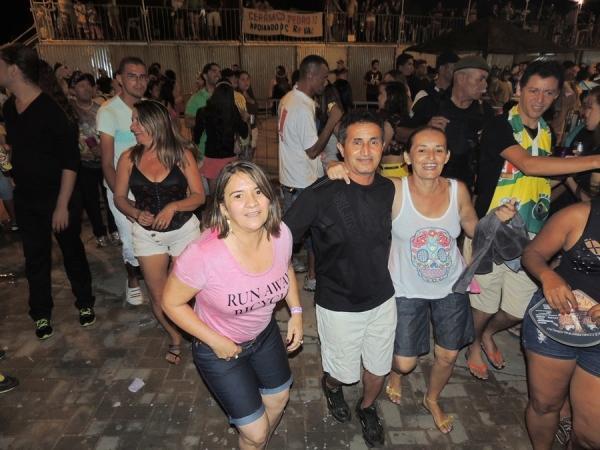 Prefeita Neuma Café se confraterniza com o povão na terça de carnaval - Imagem 18