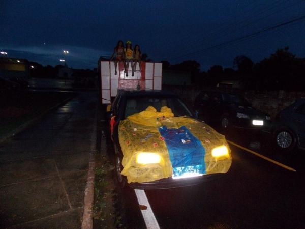 Carnaval de rua alegra foliões. - Imagem 12