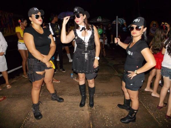 Carnaval de rua alegra foliões. - Imagem 8