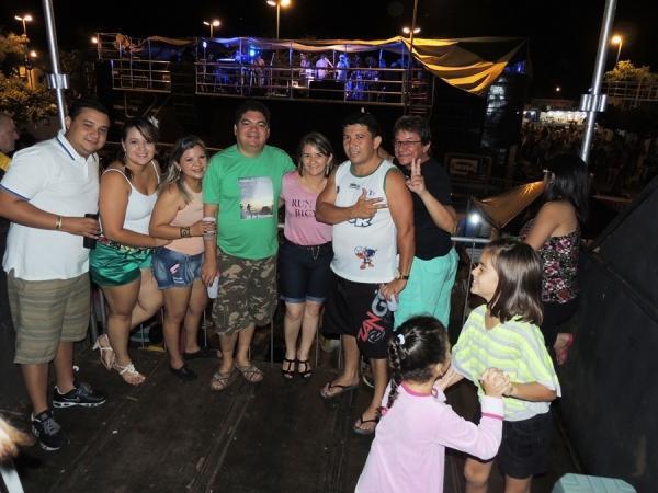 Prefeita Neuma Café se confraterniza com o povão na terça de carnaval - Imagem 77