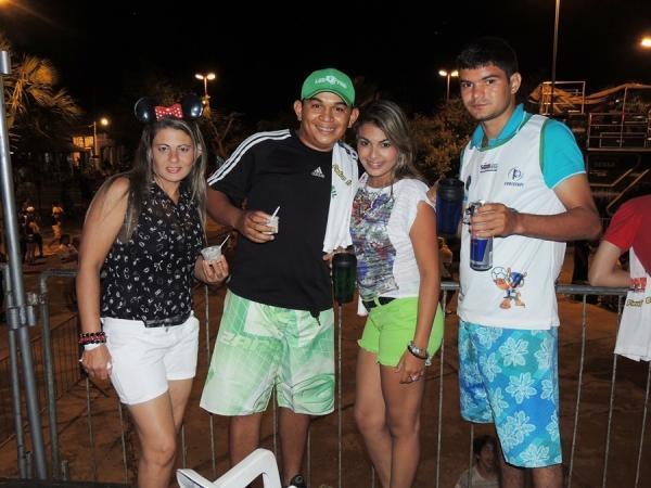 Prefeita Neuma Café se confraterniza com o povão na terça de carnaval - Imagem 81