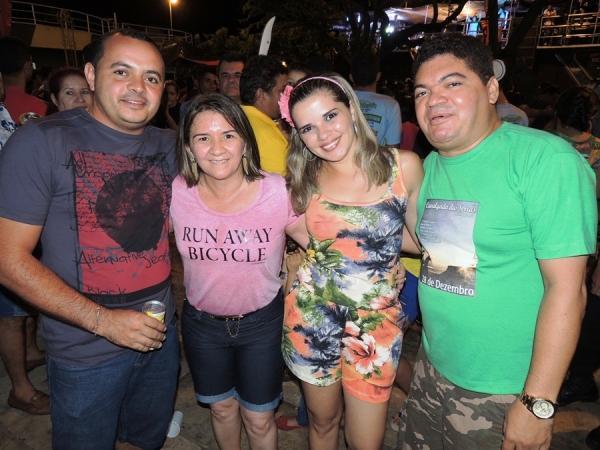 Prefeita Neuma Café se confraterniza com o povão na terça de carnaval - Imagem 51
