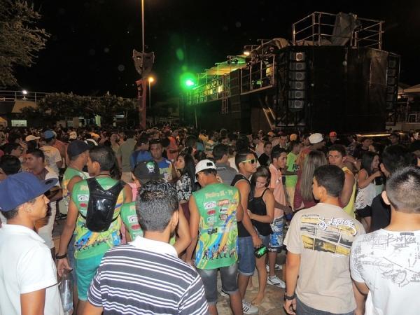 Prefeita Neuma Café se confraterniza com o povão na terça de carnaval - Imagem 89