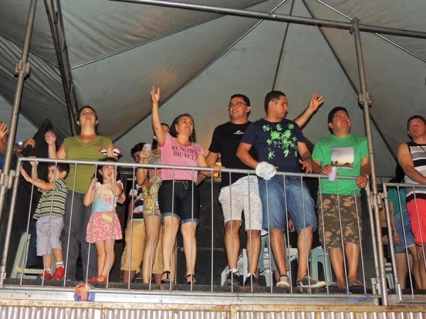 Prefeita Neuma Café se confraterniza com o povão na terça de carnaval - Imagem 96