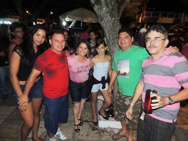 Prefeita Neuma Café se confraterniza com o povão na terça de carnaval - Imagem 49