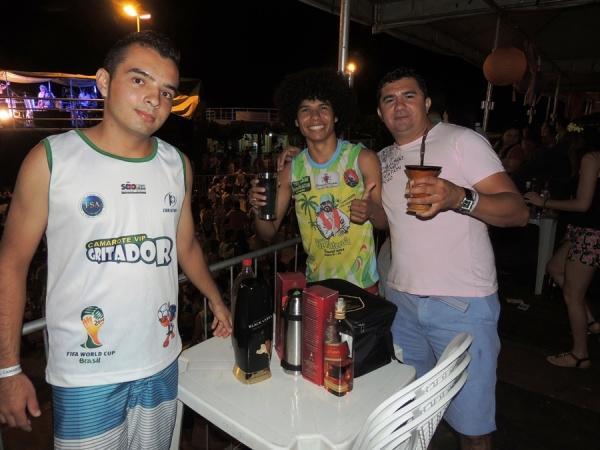 Prefeita Neuma Café se confraterniza com o povão na terça de carnaval - Imagem 82