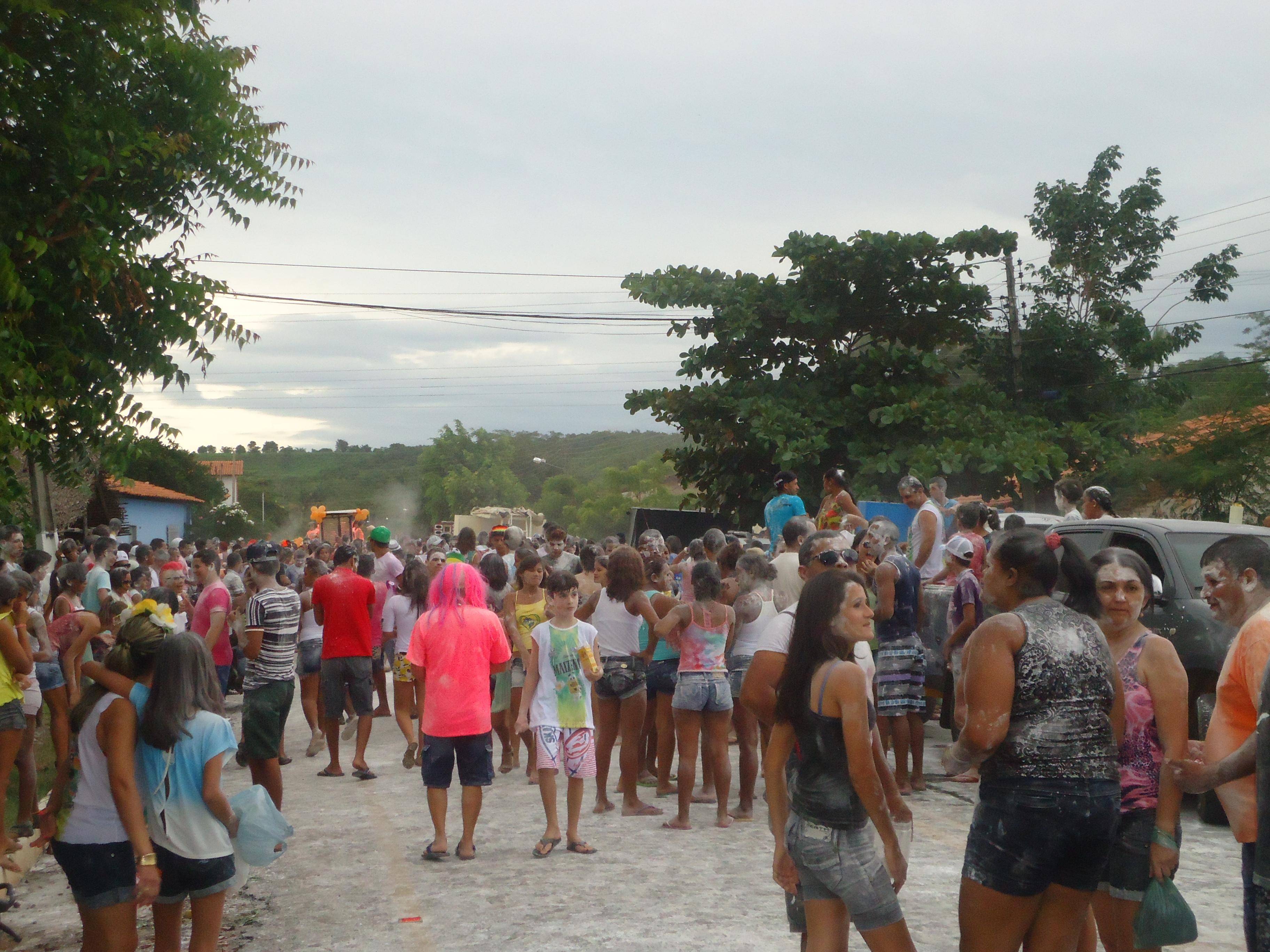 Bloco da Maizena fecha carnaval de Angical com chave de ouro