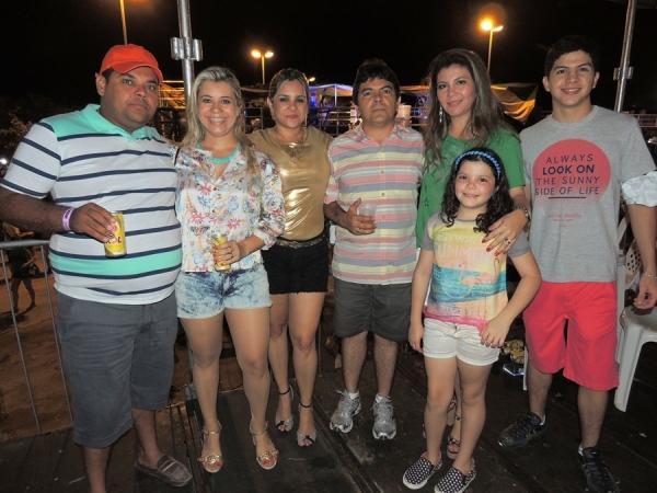 Prefeita Neuma Café se confraterniza com o povão na terça de carnaval - Imagem 108