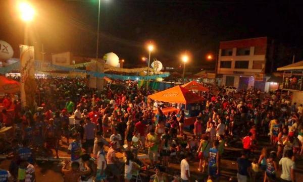 Gilmelândia fecha com chave de ouro a última noite de Carnaval em Barras - Imagem 110