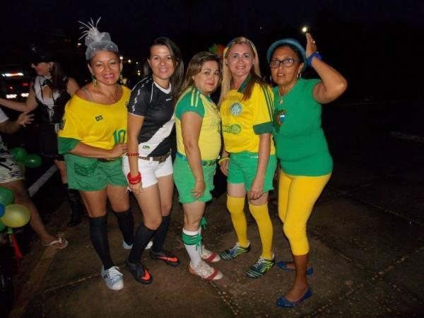 Carnaval de rua alegra foliões. - Imagem 11