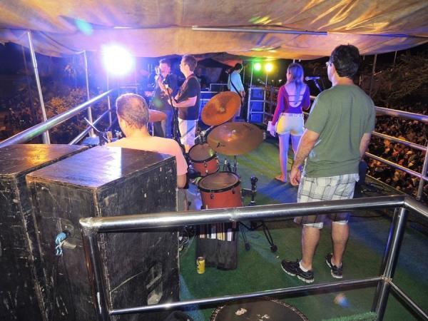 Prefeita Neuma Café se confraterniza com o povão na terça de carnaval - Imagem 72