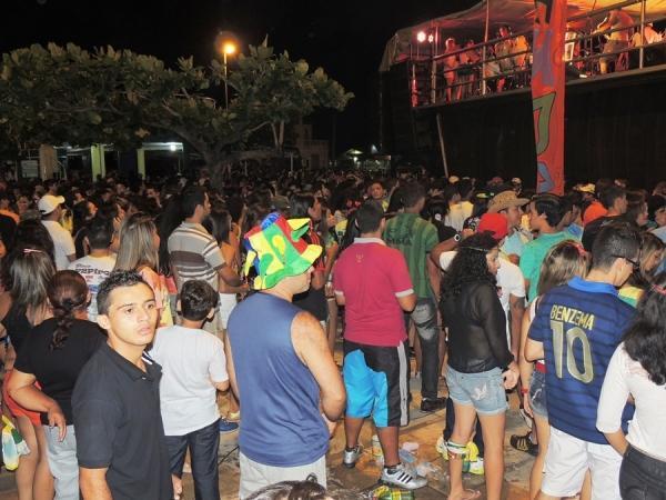 Prefeita Neuma Café se confraterniza com o povão na terça de carnaval - Imagem 91