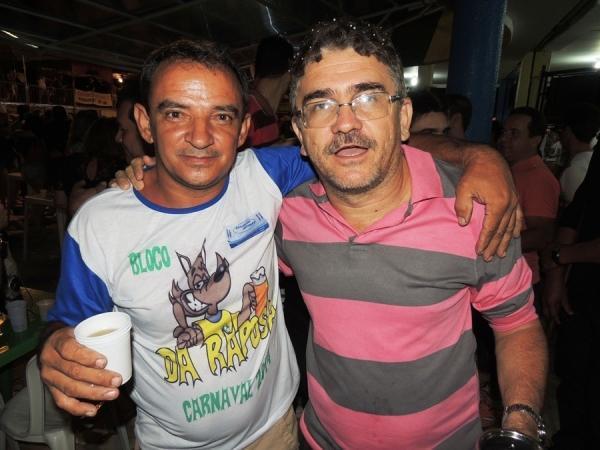 Prefeita Neuma Café se confraterniza com o povão na terça de carnaval - Imagem 14