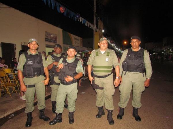 Gilmelândia fecha com chave de ouro a última noite de Carnaval em Barras - Imagem 14
