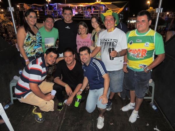 Prefeita Neuma Café se confraterniza com o povão na terça de carnaval - Imagem 110