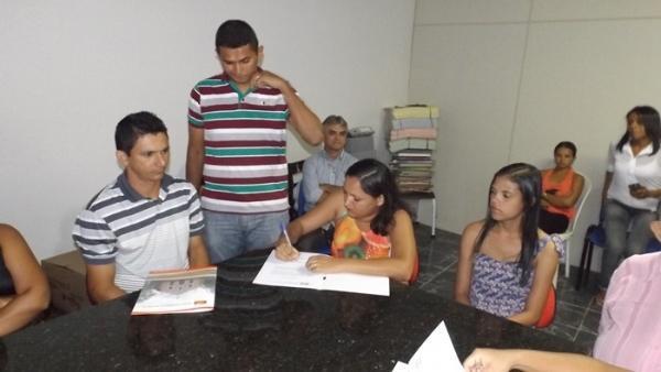 Zé Henrique efetiva 10 funcionários aprovados em concurso de 2011, e pretende fazer um concurso público até o fim do ano - Imagem 11