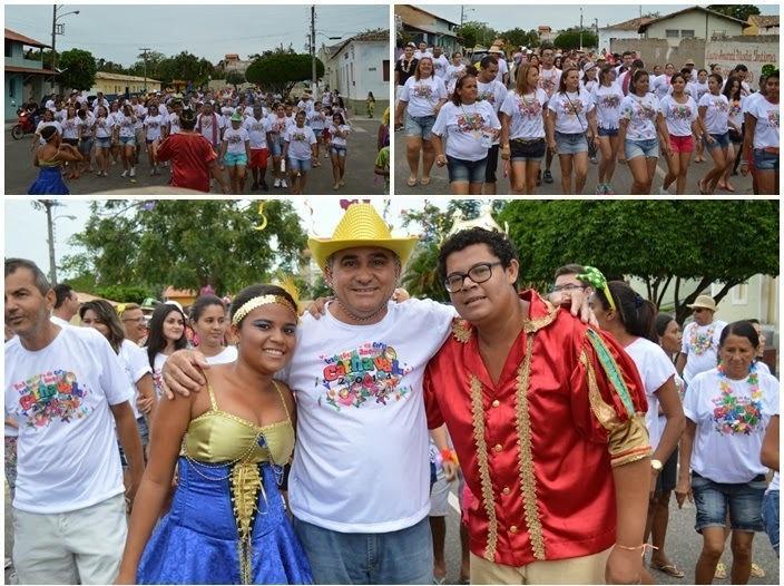 Rei Momo e Rainha do Carnaval de Buriti dos Lopes desfilam pela cidade