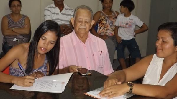 Zé Henrique efetiva 10 funcionários aprovados em concurso de 2011, e pretende fazer um concurso público até o fim do ano - Imagem 10