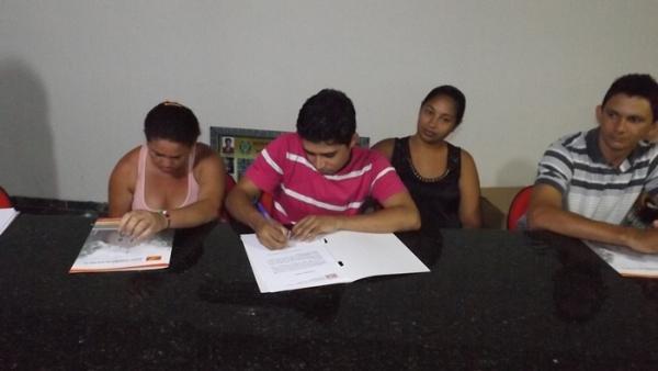 Zé Henrique efetiva 10 funcionários aprovados em concurso de 2011, e pretende fazer um concurso público até o fim do ano - Imagem 9