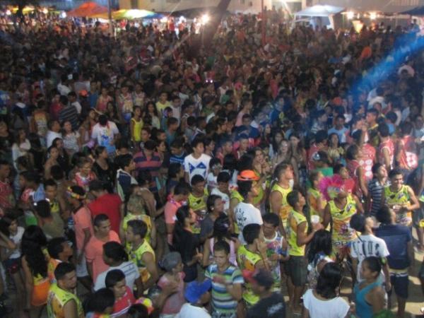 Muita festa e alegria no ultimo dia de carnaval no município de Miguel Alves - Imagem 23