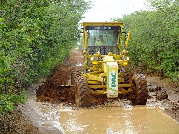 Prefeitura de Dom Expedito Lopes recupera 4 Km de estrada vicinal - Imagem 25