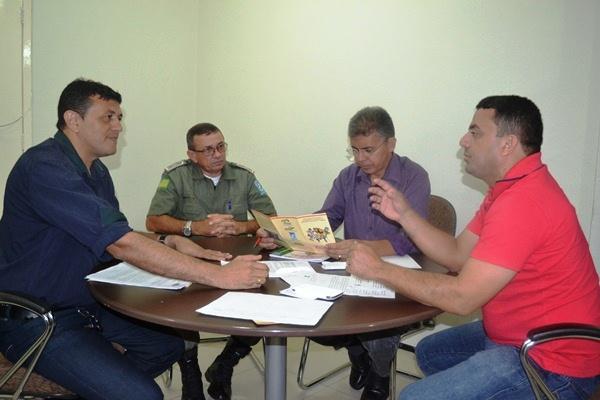 Prefeito decide criar programa de combate às drogas nas escolas municipais