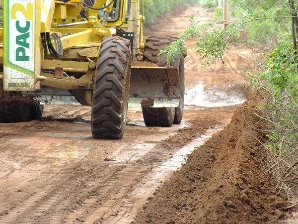 Prefeitura de Dom Expedito Lopes recupera 4 Km de estrada vicinal - Imagem 9