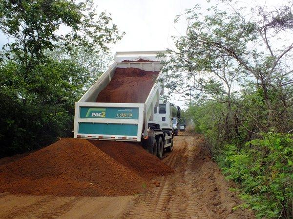 Prefeitura de Dom Expedito Lopes recupera 4 Km de estrada vicinal - Imagem 6