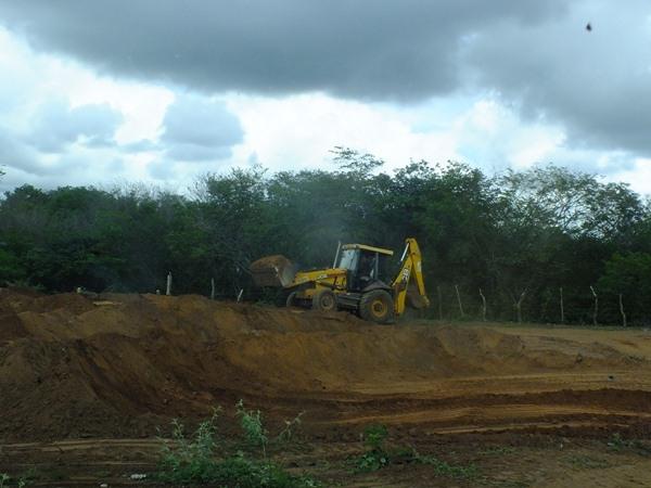 Prefeitura de Dom Expedito Lopes recupera 4 Km de estrada vicinal - Imagem 16