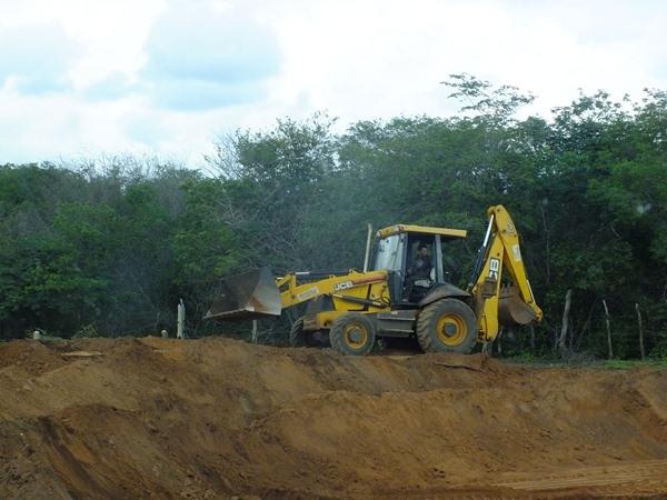 Prefeitura de Dom Expedito Lopes recupera 4 Km de estrada vicinal - Imagem 8