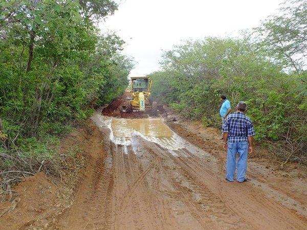 Prefeitura de Dom Expedito Lopes recupera 4 Km de estrada vicinal - Imagem 22