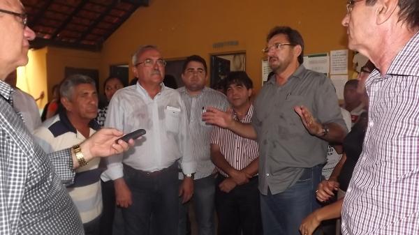 Governador Wilson Martins inaugura estrada em São João do Arraial com a presença do ex-prefeito Limma - Imagem 6