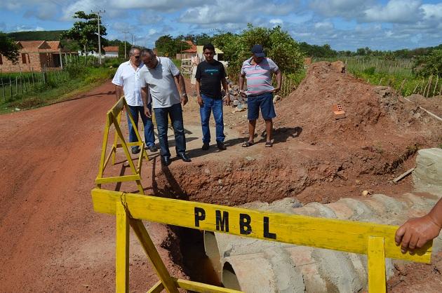 Prefeito Bernildo Val visita obras de infraestrutura no município de Buriti dos Lopes