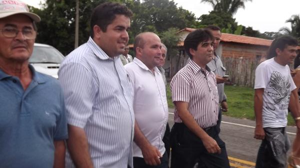 Governador Wilson Martins inaugura estrada em São João do Arraial com a presença do ex-prefeito Limma - Imagem 1