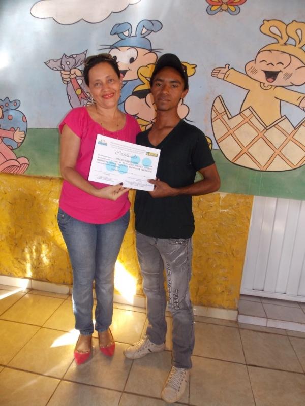 Alunos do curso de instalação elétrica recebem certificados - Imagem 19