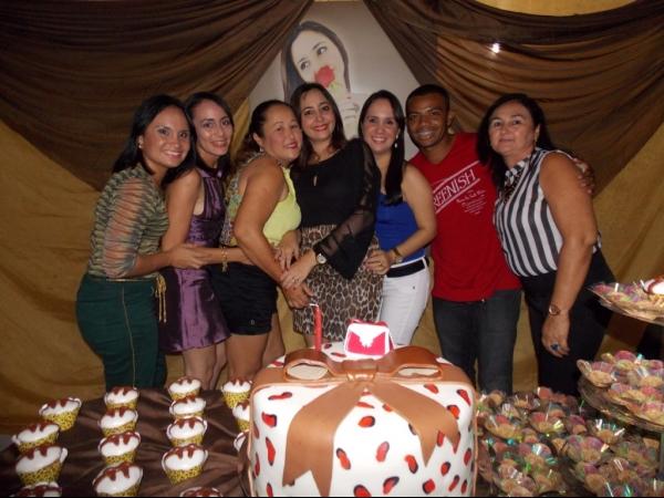 Primeira dama Lindyane Batista comemora aniversário ao lado de amigos e familiares. - Imagem 3