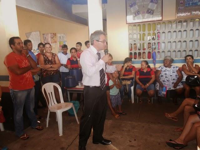 Promotor de Esperantina realiza palestra na escola Maria Pinheiro