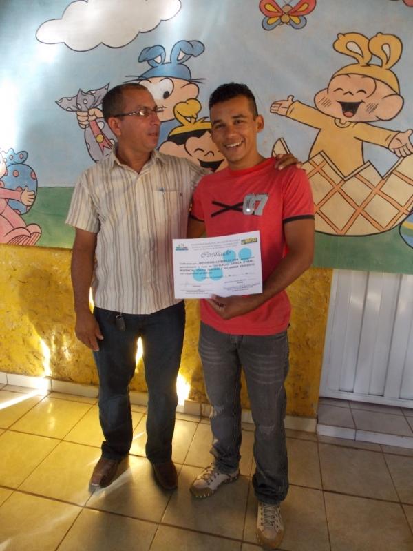 Alunos do curso de instalação elétrica recebem certificados - Imagem 21