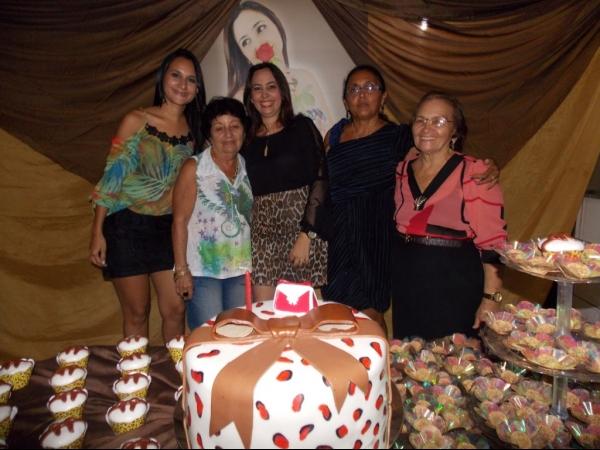 Primeira dama Lindyane Batista comemora aniversário ao lado de amigos e familiares. - Imagem 6