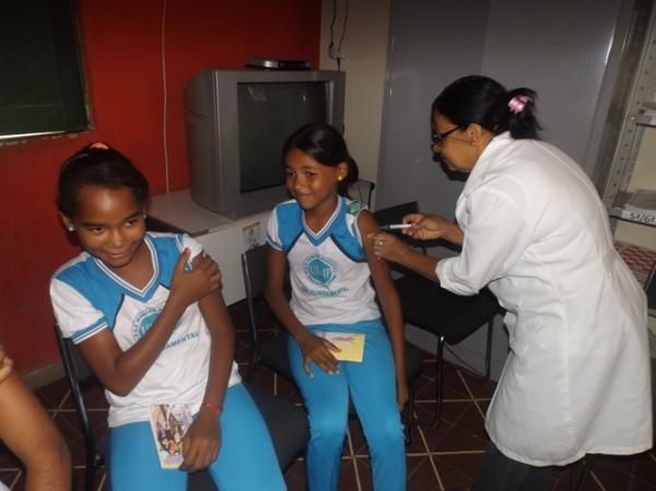 Secretaria Municipal de Saúde realiza campanha de vacinação contra os vírus HPV - Imagem 6