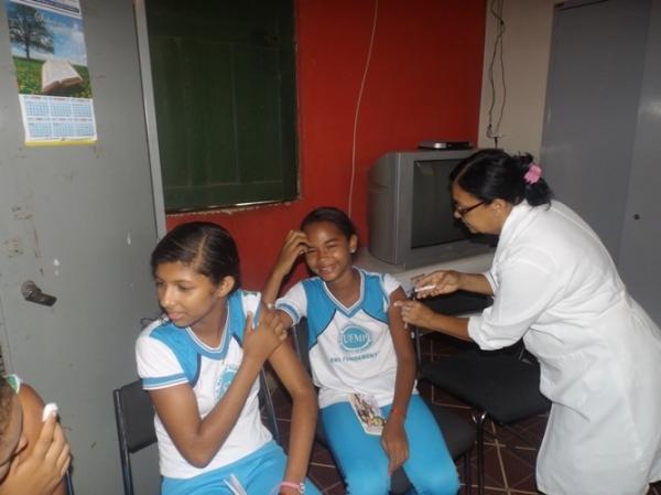 Secretaria Municipal de Saúde realiza campanha de vacinação contra os vírus HPV - Imagem 5