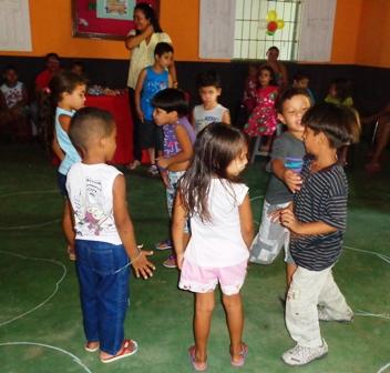 CRAS e SEMAS promovem festa de páscoa