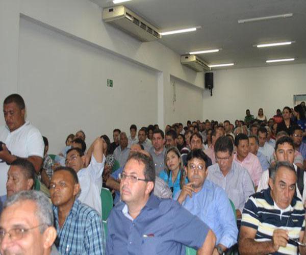 Prefeitos paralisam atividades em todo Piauí. Ronaldo Barbosa também paralisa atividades em Elesbão Veloso  - Imagem 2