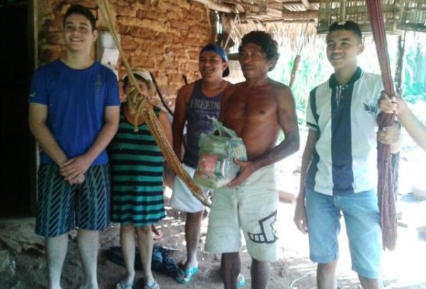 Jovens realizam ação beneficente - Imagem 5