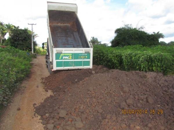 Prefeitura recupera estrada no interior do município - Imagem 10