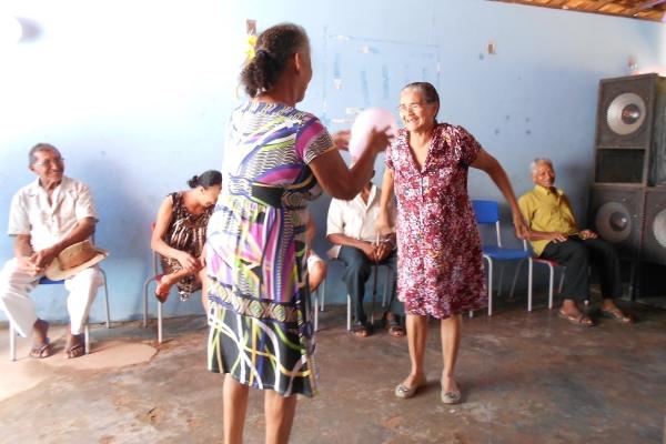 A Prefeita de Currais Claudia Lobo Promove mais um encontro dos idosos no CRAS,   - Imagem 16