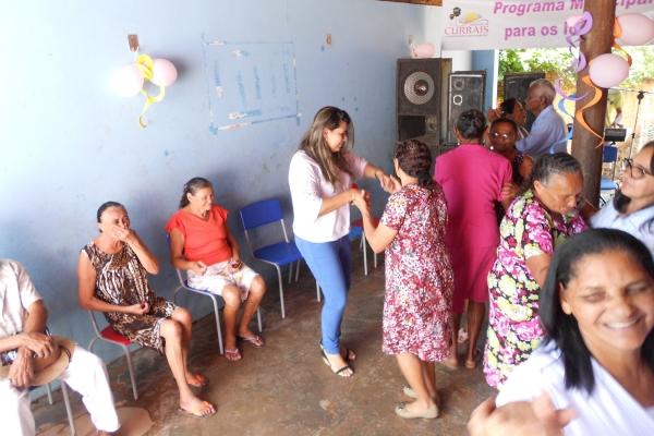 A Prefeita de Currais Claudia Lobo Promove mais um encontro dos idosos no CRAS,   - Imagem 8