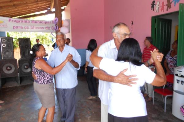 A Prefeita de Currais Claudia Lobo Promove mais um encontro dos idosos no CRAS,   - Imagem 6