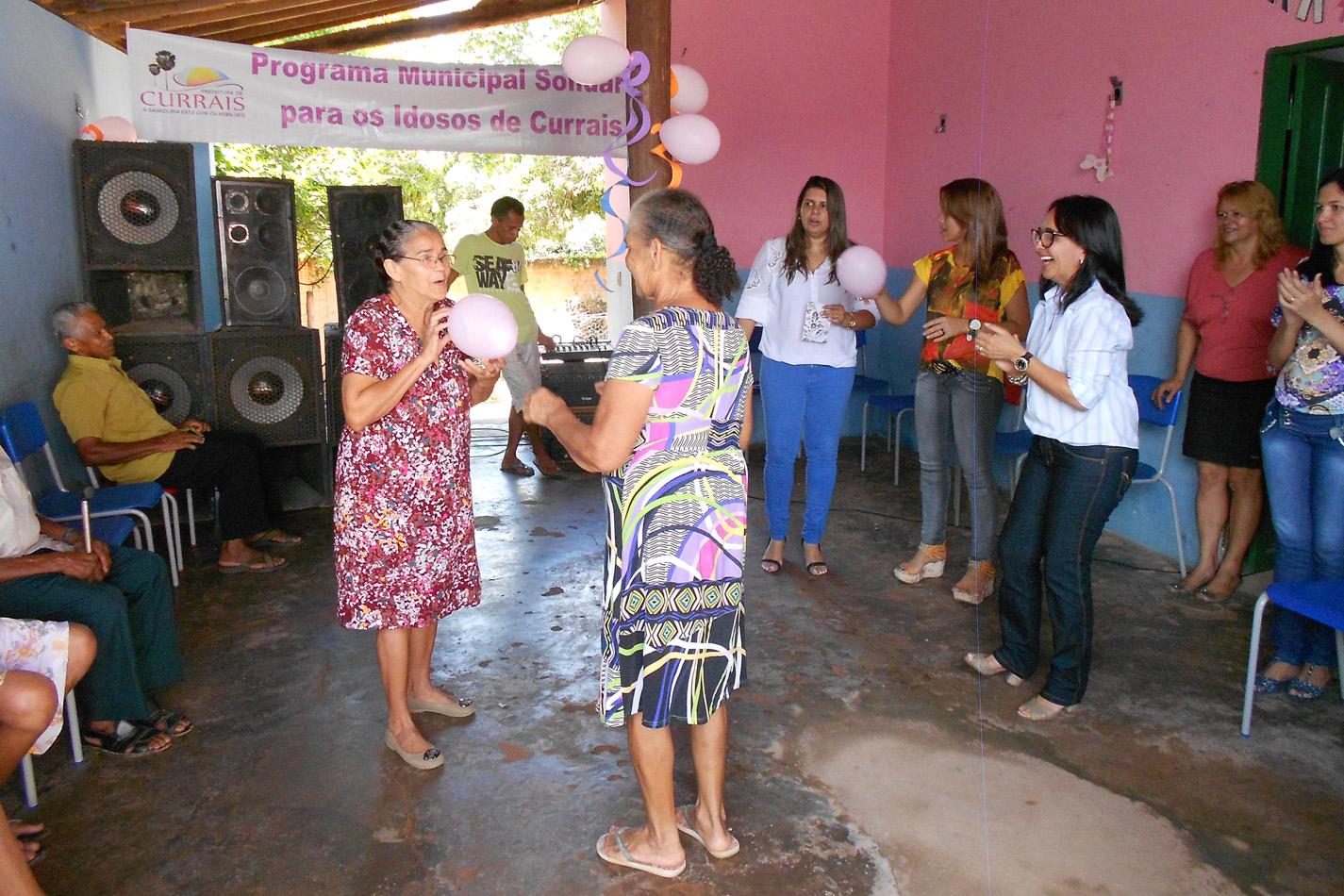 A Prefeita de Currais Claudia Lobo Promove mais um encontro dos idosos no CRAS,  