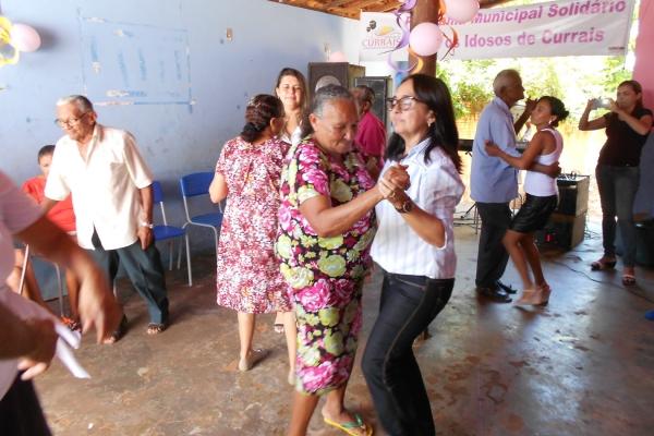 A Prefeita de Currais Claudia Lobo Promove mais um encontro dos idosos no CRAS,   - Imagem 10